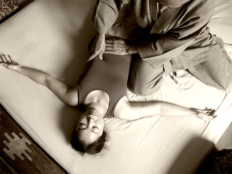 Séance de Shiatsu sur futon Séance au cabinet de Shiatsu à Paris